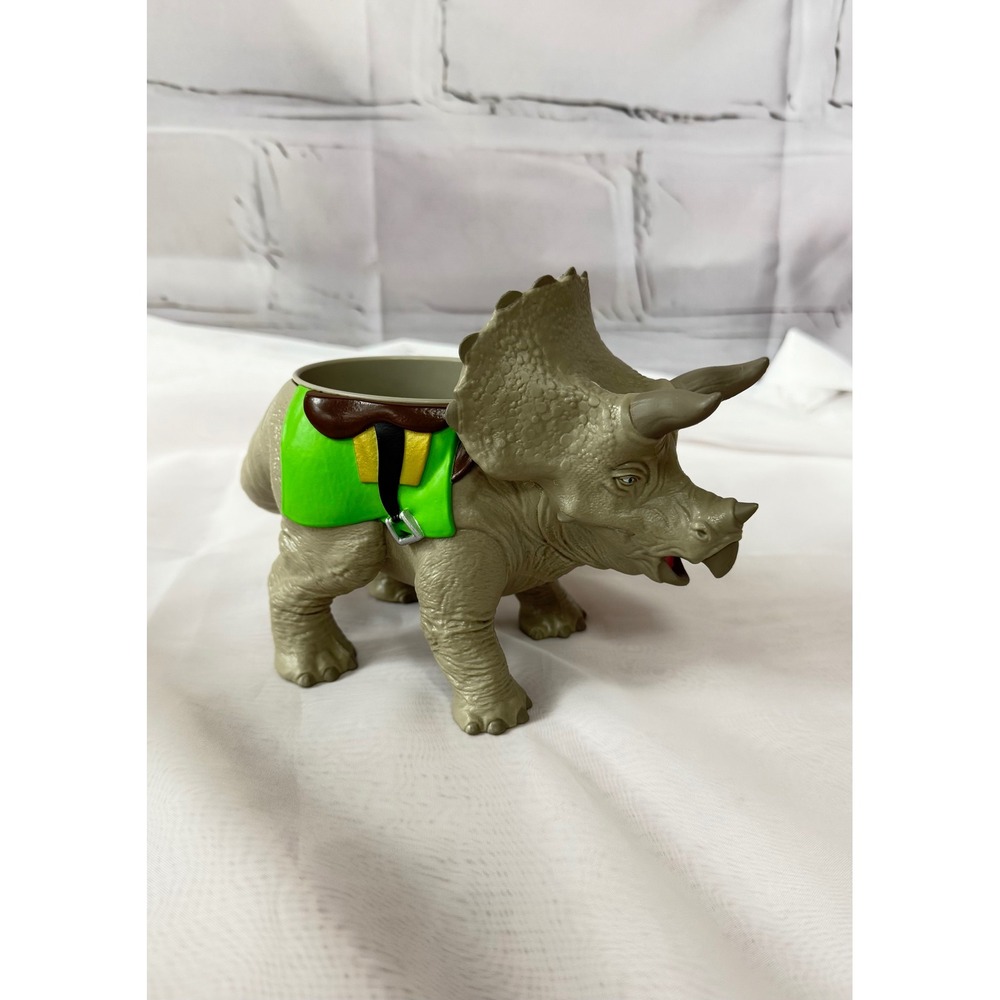Jurassic World Triceratops Dinosaur Plastic Sipper Cup Collectible Drinkware